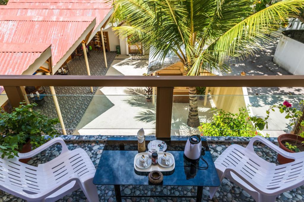 Двухместный (Двухместный номер с 1 кроватью или 2 отдельными кроватями и балконом) гостевого дома Relax Residence Thoddoo Maldives, Тодду