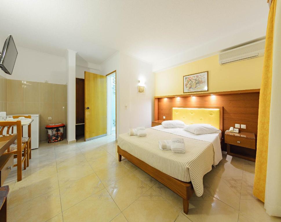 Двухместный (Двухместный номер с 1 кроватью и террасой) апарт-отеля Zante Palace, Циливи
