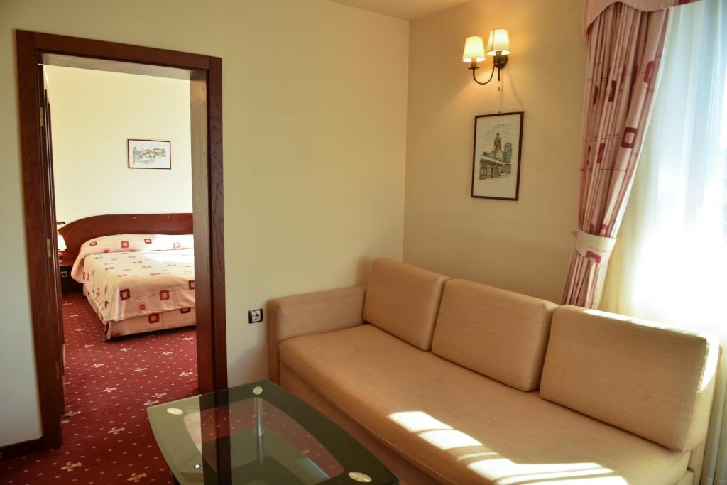 Сьюит (Семейный люкс (для 2 взрослых и 1 ребенка)) отеля Martin Club Hotel, Банско