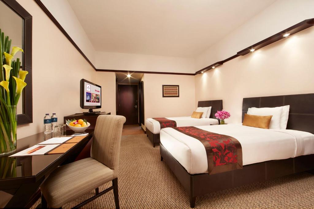 Двухместный (Номер Делюкс с кроватью размера «king-size») отеля Millennium Hotel Sirih Jakarta, Джакарта
