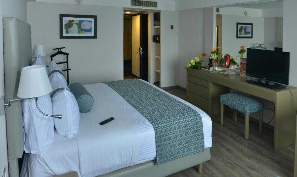 Сьюит (Представительский люкс с кроватью размера «king-size») отеля Best Western PLUS Gran Hotel Morelia, Морелия