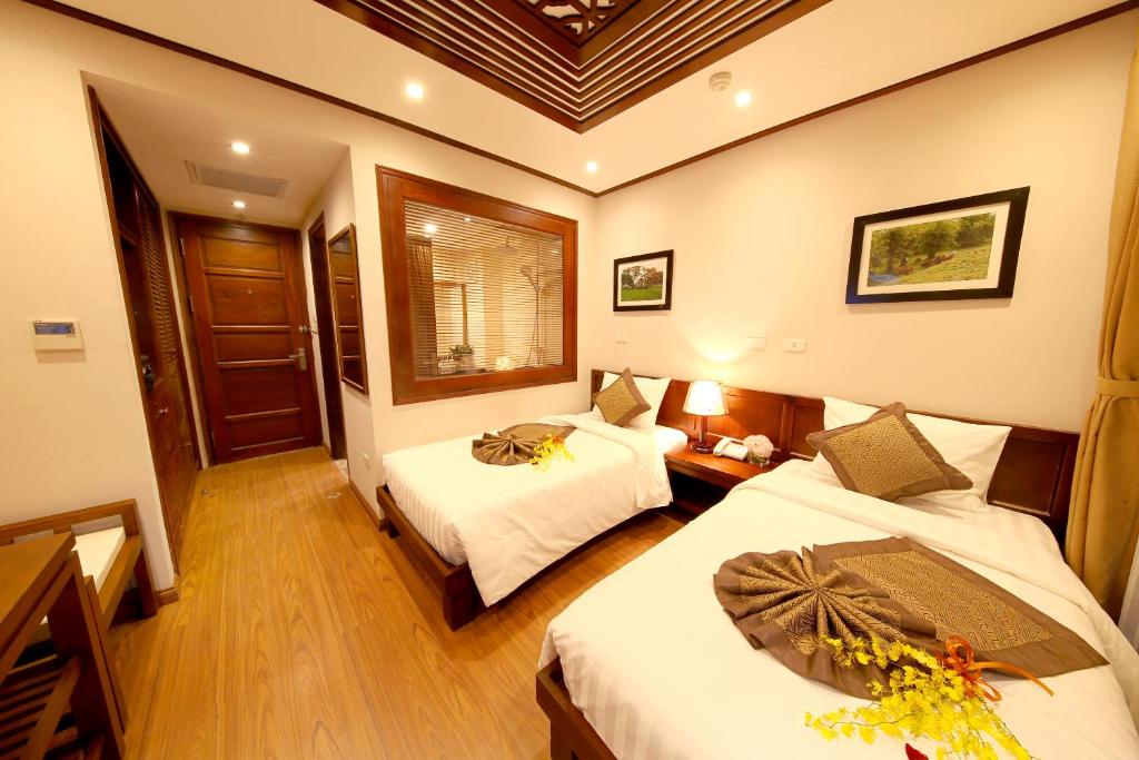 Двухместный (Двухместный номер «Исторический» с 2 отдельными кроватями и балконом) отеля Hanoi Nostalgia Hotel & Spa, Ханой