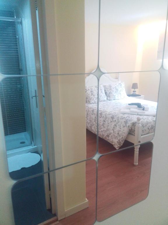 Двухместный (Двухместный номер с 1 кроватью и собственной ванной комнатой) гостевого дома Jualis Guest House, Порту