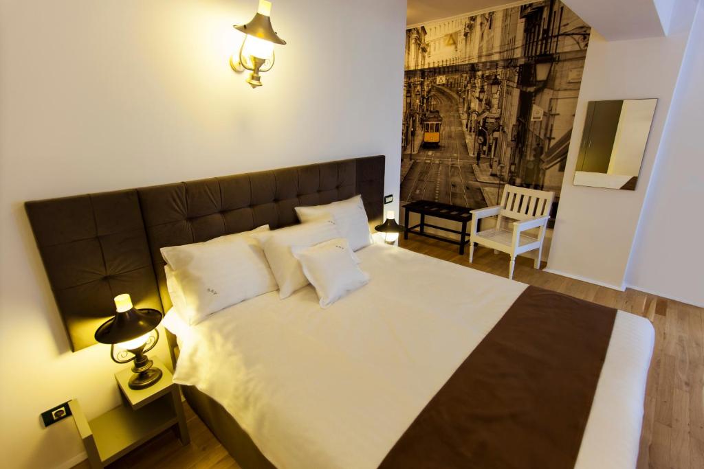 Двухместный (Улучшенный номер с кроватью размера «king-size») отеля Ambra Boutique Hotel & Bistro, Констанца