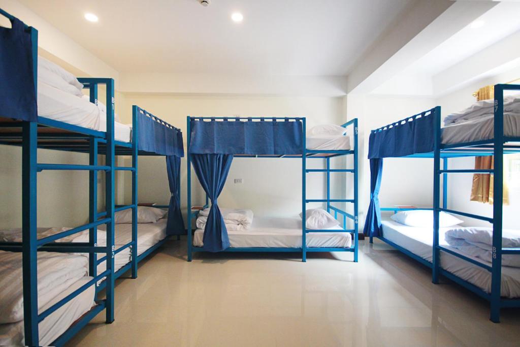 Номер (Кровать в общем 8-местном номере для мужчин и женщин) хостела Happy Hostel, Паттайя
