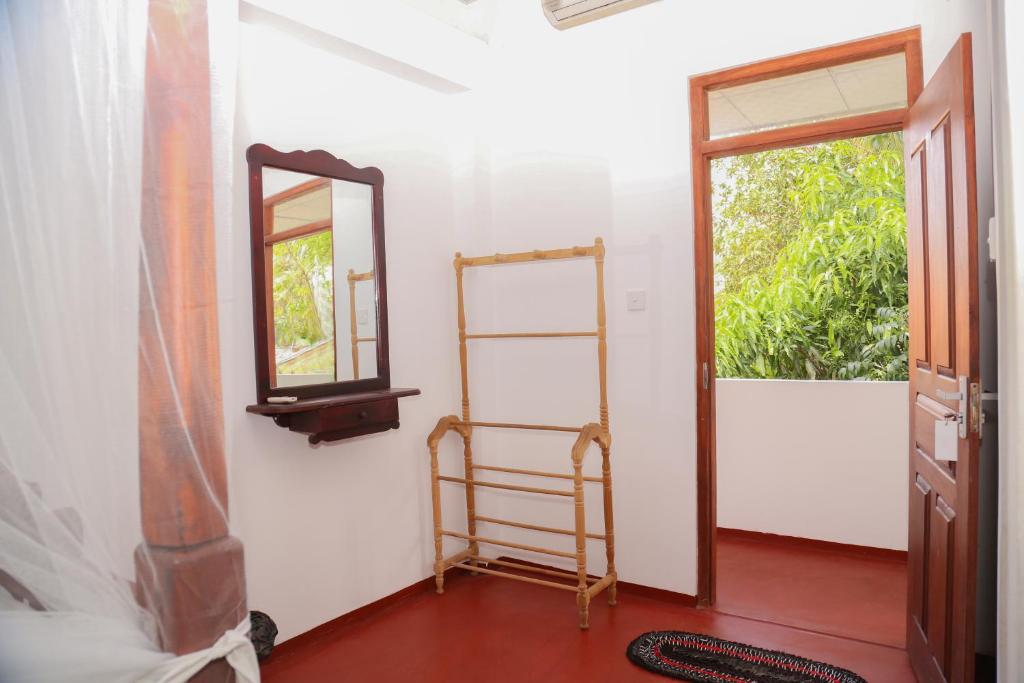 Семейный (Family Room with Balcony - 15% Discount on Whale Watching), Tithira Guest House