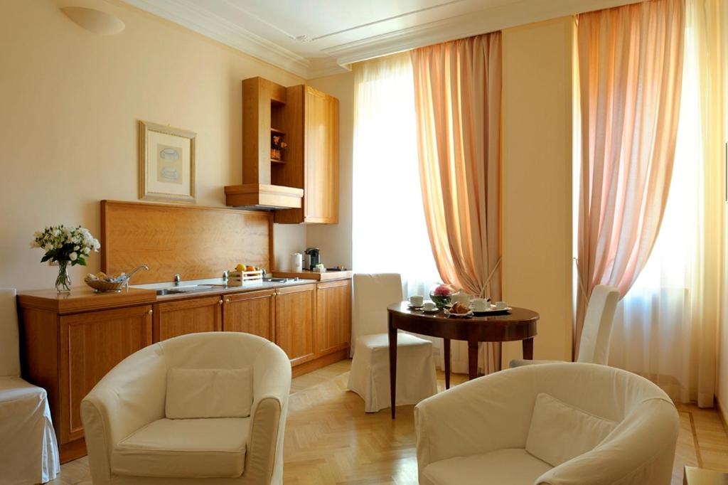 Сьюит (Полулюкс (для 2 взрослых)), Dea Suite Roma