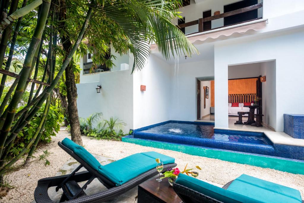 Сьюит (Суперлюкс с собственным бассейном) апарт-отеля Villas El Encanto Cozumel, Косумель