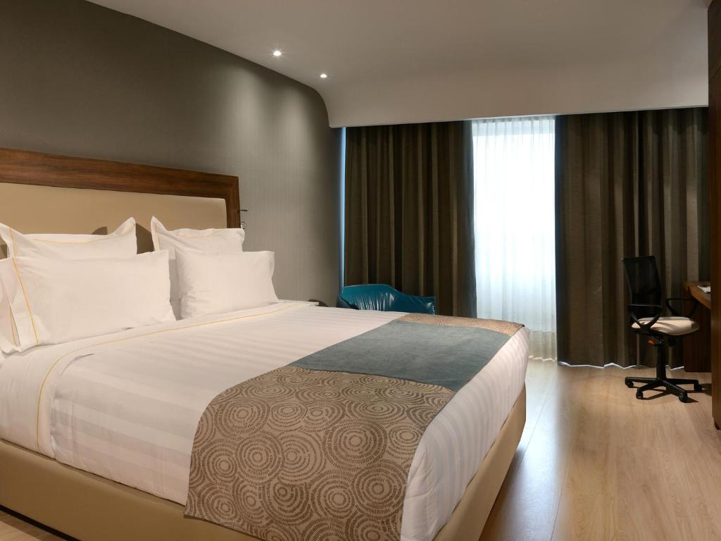 Двухместный (Номер Делюкс с кроватью размера «king-size») отеля HS HOTSSON Hotel Irapuato, Ирапуато