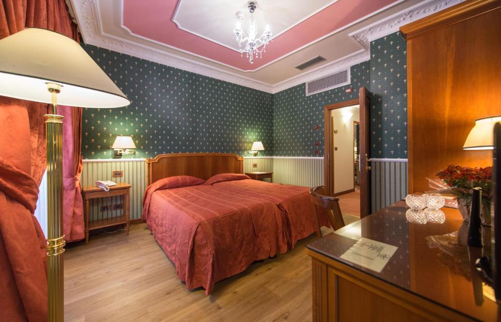 Двухместный (Двухместный номер с 2 отдельными кроватями) отеля Strozzi Palace Hotel, Флоренция
