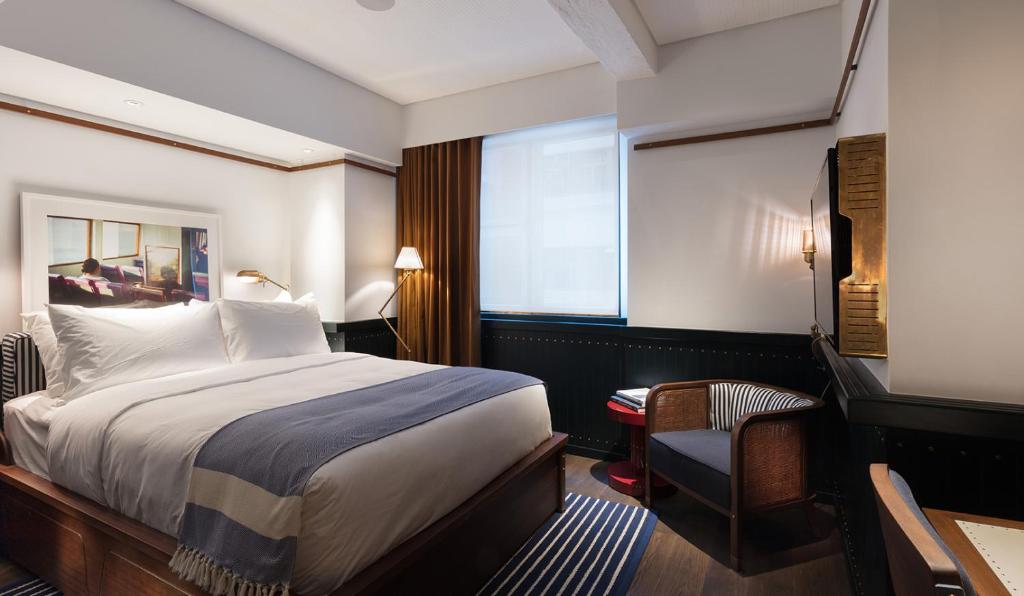 Двухместный (Небольшой номер с кроватью размера «queen-size») отеля The Fleming Hong Kong, Гонконг (город)