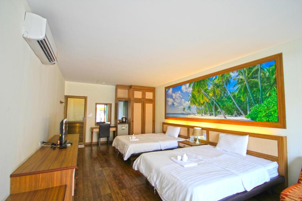 Двухместный (Двухместный номер Делюкс с 2 отдельными кроватями и видом на реку) курортного отеля Chawalun Resort, Накхонпатхом