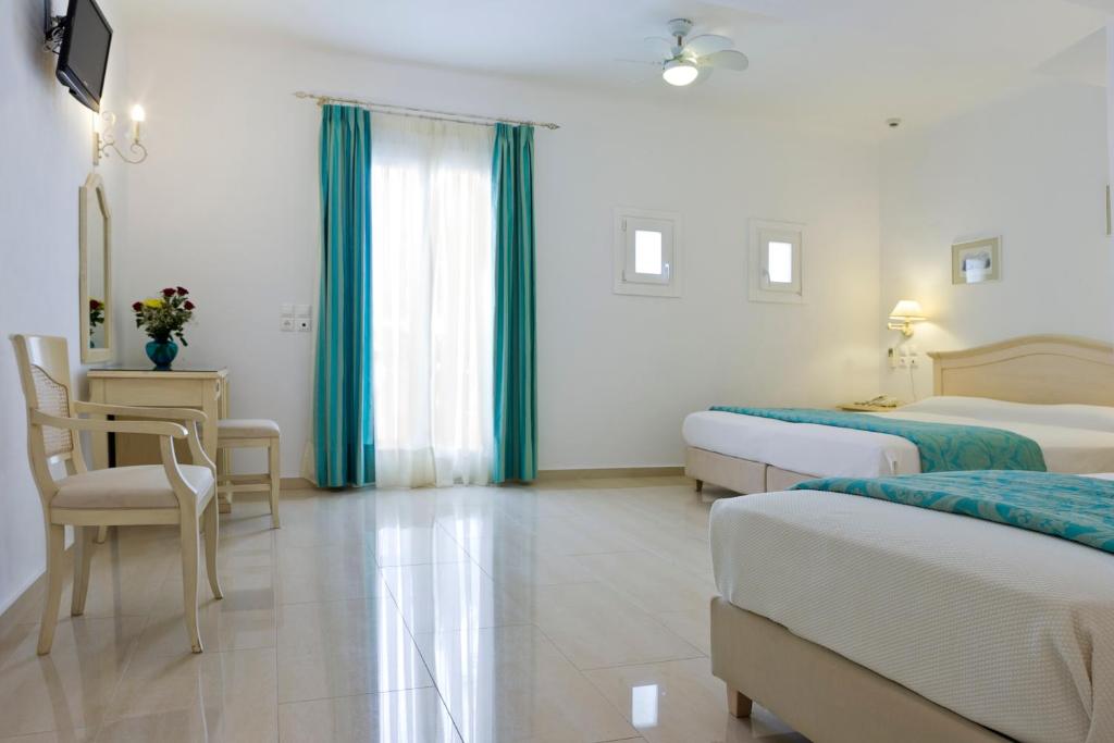 Трехместный (Улучшенный трехместный номер) отеля Kamari Hotel, Платис Ялос, Эгейские острова