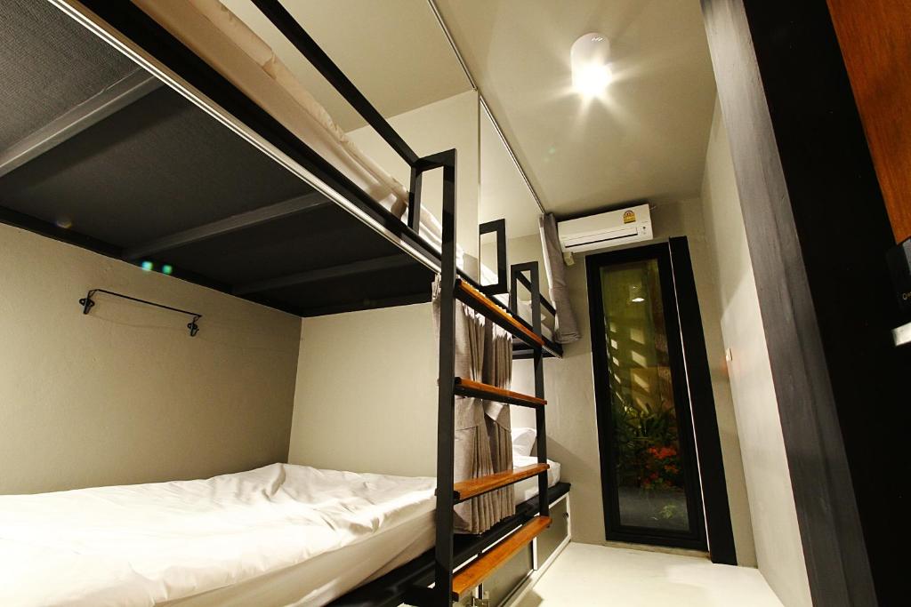 Номер (Кровать в общем 4-местном номере для мужчин и женщин), Here Hostel Bangkok