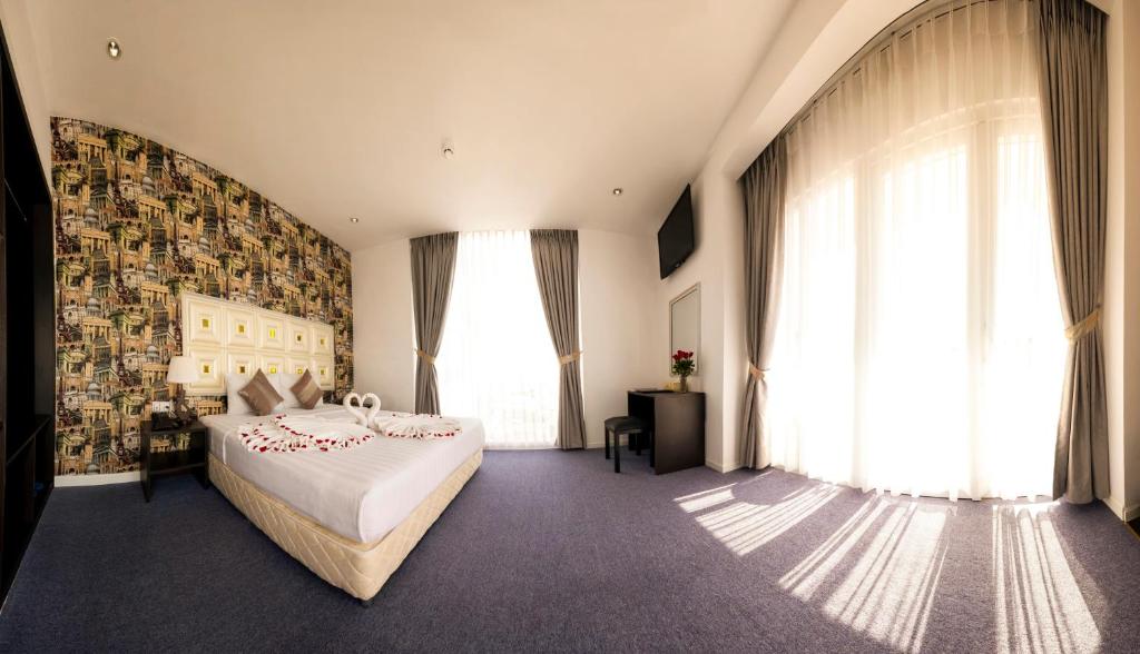 Двухместный (Двухместный номер «Премиум» с 1 кроватью) отеля Golden Crown Hotel, Хошимин
