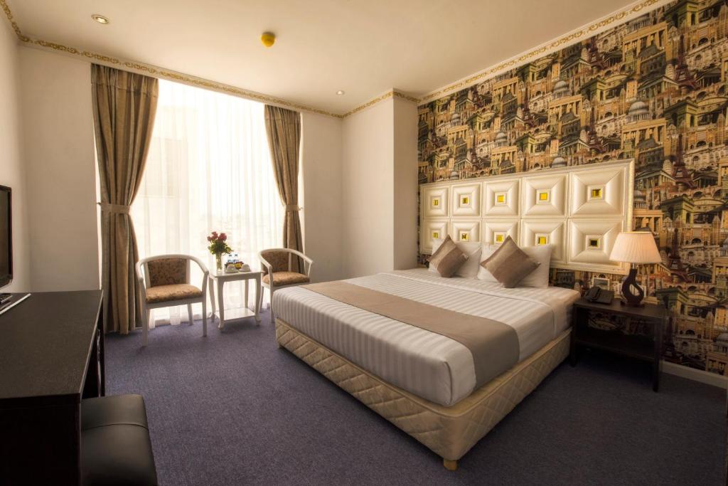 Двухместный (Двухместный номер Делюкс с 1 кроватью) отеля Golden Crown Hotel, Хошимин