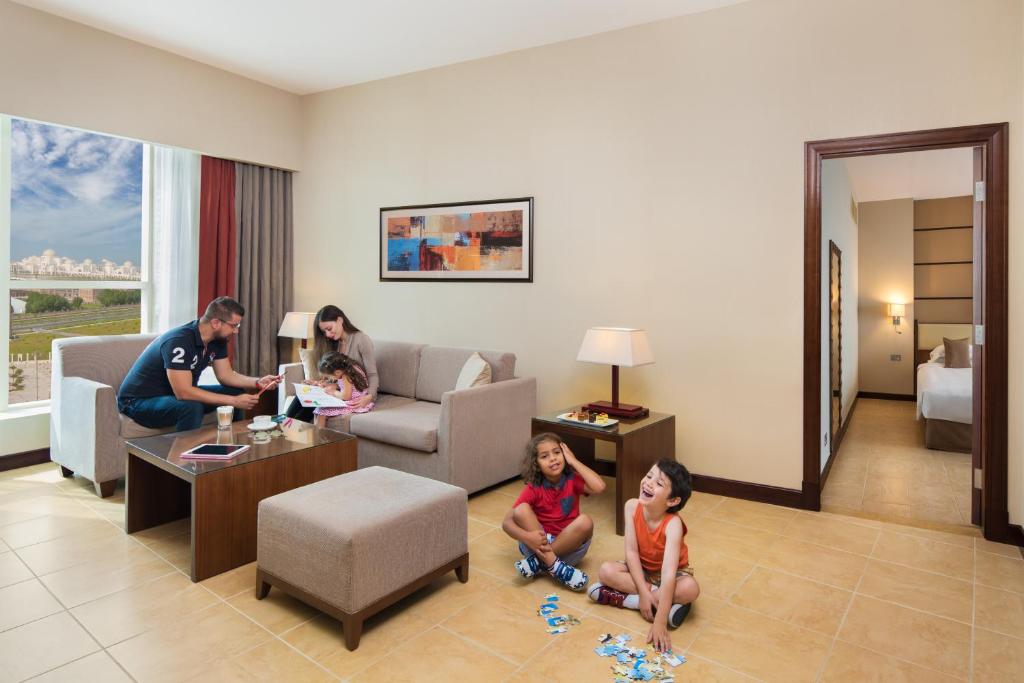 Сьюит (Люкс с 2 спальнями) курортного отеля Khalidiya Palace Rayhaan by Rotana, Abu Dhabi, Абу-Даби
