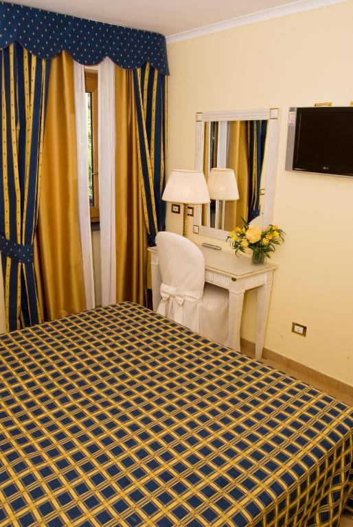 Двухместный (Двухместный номер эконом-класса с 1 кроватью или 2 отдельными кроватями) отеля Hotel La Vue d'Or, Сорренто