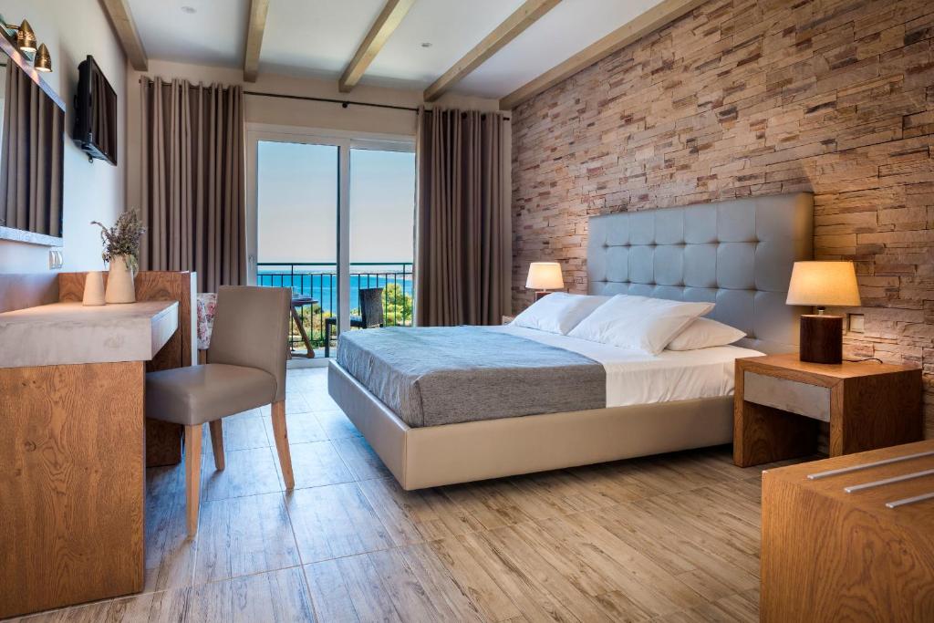 Двухместный (Двухместный номер Делюкс с 1 кроватью) апарт-отеля Dionysos Village Resort, Ласси