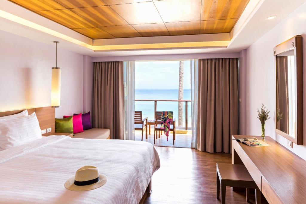 Двухместный (Двухместный номер «Премьер» с 1 кроватью или 2 отдельными кроватями и видом на море) курортного отеля Beyond Resort Karon, Пхукет