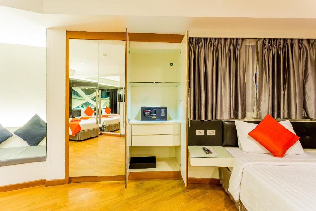 Двухместный (Улучшенный номер с кроватью размера «king-size») отеля Nova Platinum, Паттайя