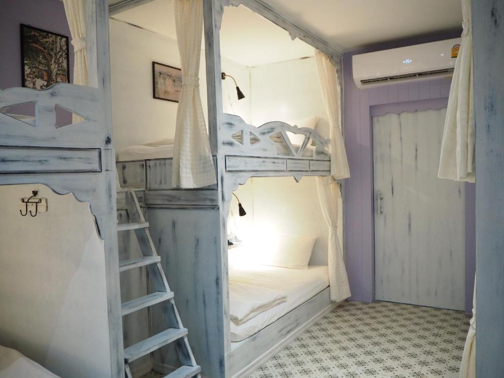 Номер (Кровать в общем 6-местном номере для женщин) хостела The Luna, Пхукет