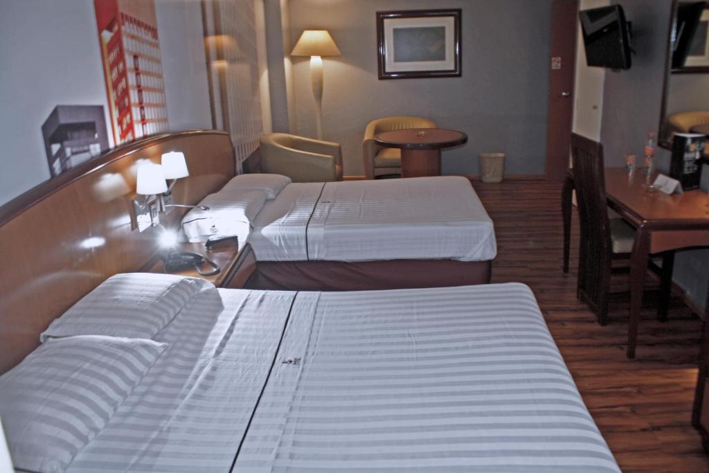 Двухместный (Стандартный двухместный номер с 2 двуспальными кроватями) отеля Hotel Mexicali, Мехико