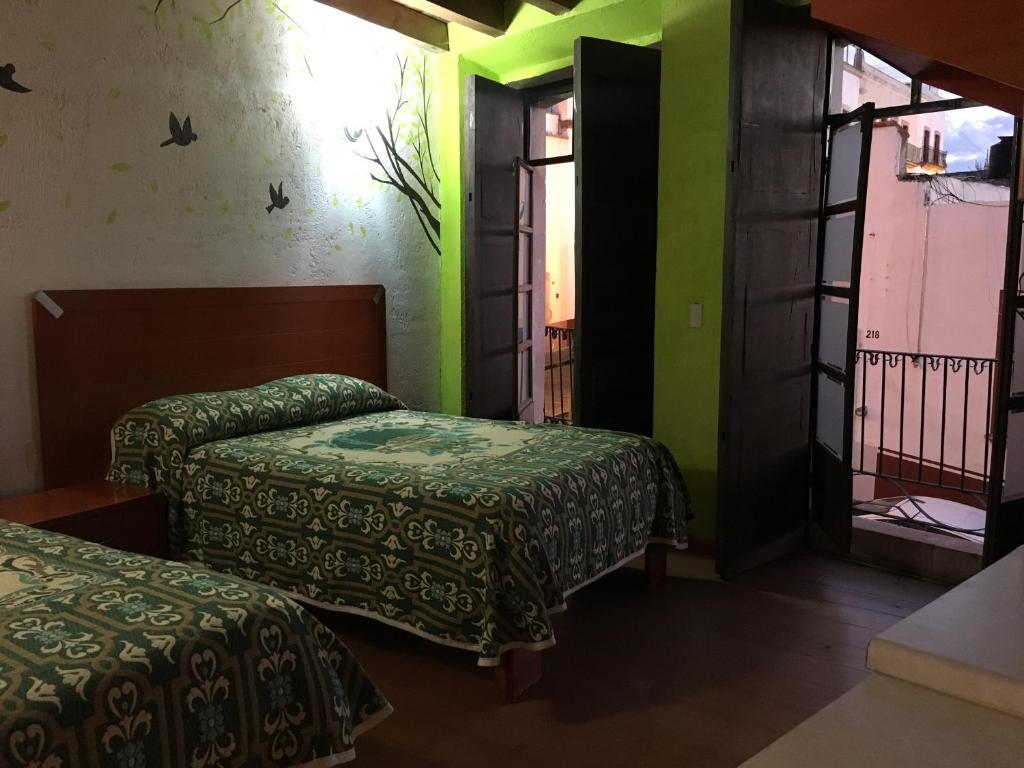 Двухместный (Двухместный номер с 2 отдельными кроватями и собственной ванной комнатой) отеля Hotel Terraza Castro, Сакатекас