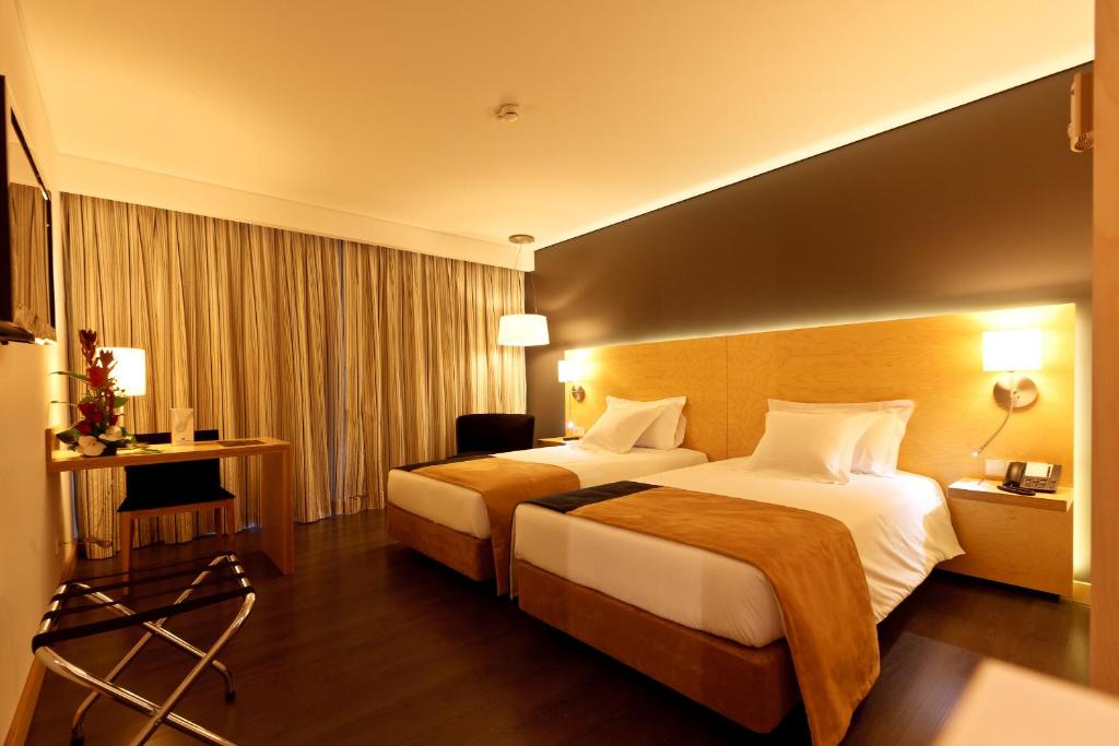 Двухместный (Стандартный двухместный номер с 2 отдельными кроватями — Для некурящих) отеля Hotel Mercure Braga Centro, Брага