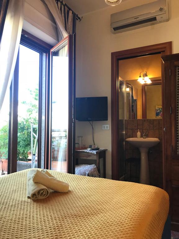 Двухместный (Небольшой двухместный номер с 1 кроватью), B&B Casamiranapoli