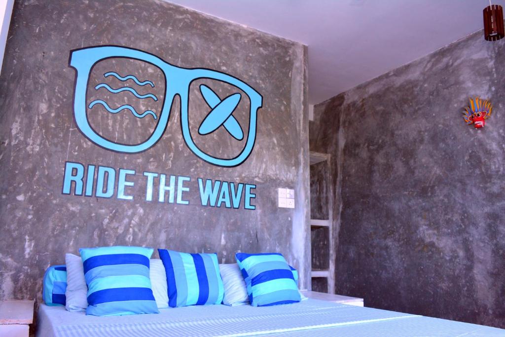 Двухместный (Двухместный номер с 1 кроватью и террасой) гостевого дома Cheeky Monkey Surf Camp, Мидигама Запад