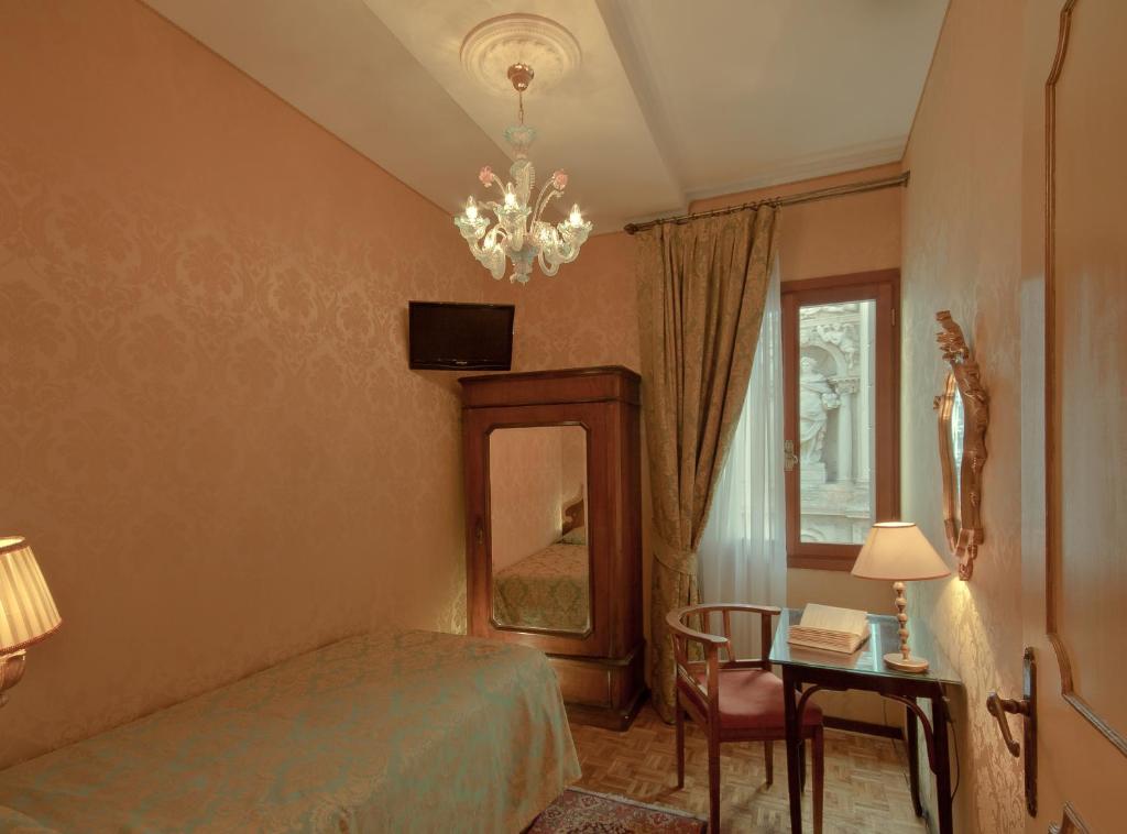 Одноместный (Одноместный номер) отеля Hotel Bel Sito & Berlino, Венеция