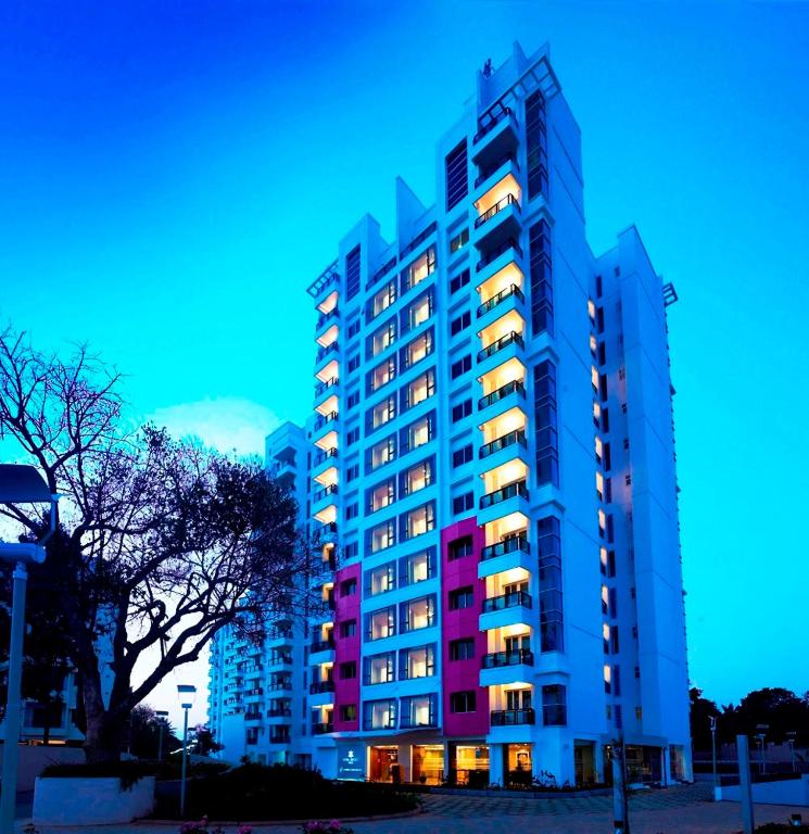 Отель Royal Orchid Suites Whitefield Bangalore, Бангалор