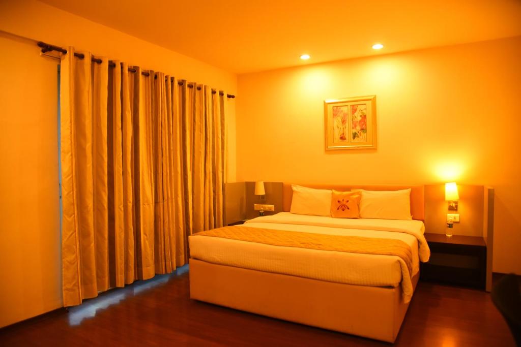 Студио (Люкс-студио), Royal Orchid Suites Whitefield Bangalore