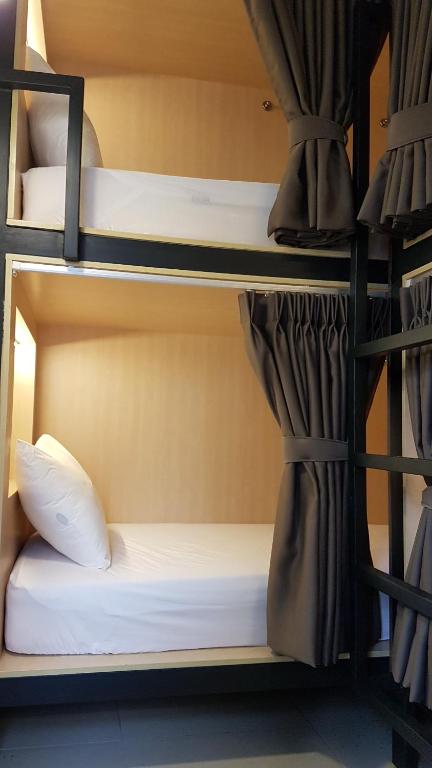 Номер (Кровать в общем 4-местном номере для мужчин и женщин) отеля Hotel 1000 Miles, Куала-Лумпур