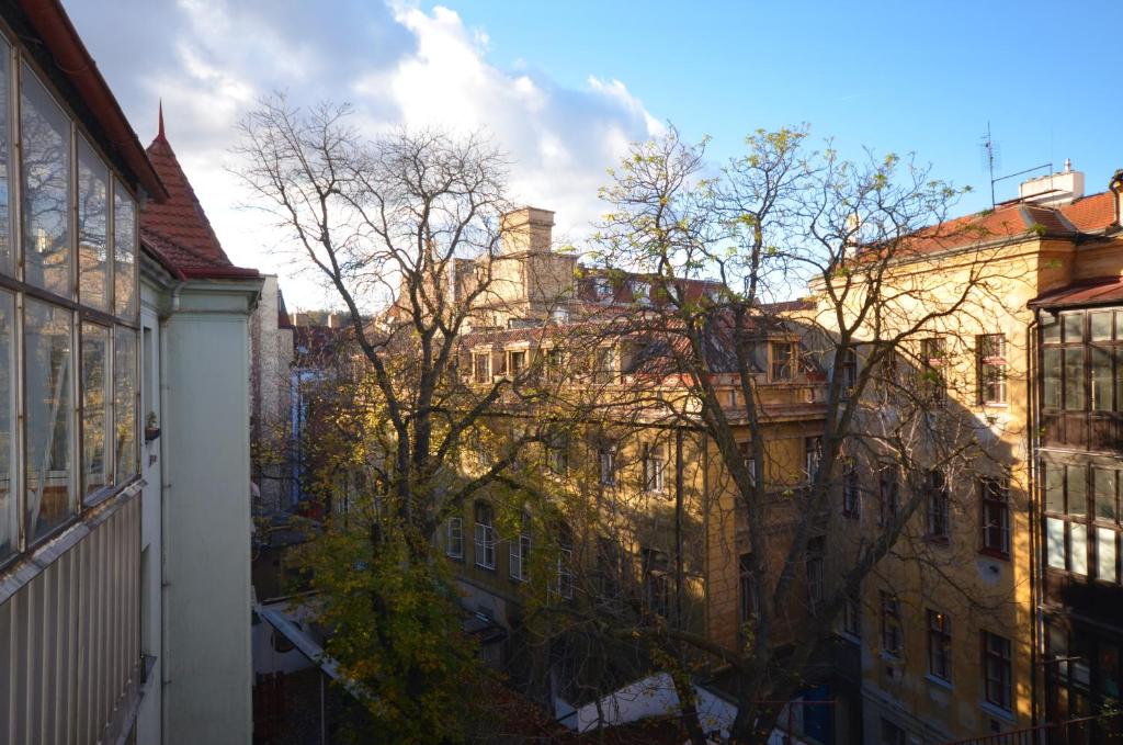 Номер (Кровать в общем 6-местном номере для женщин) хостела Travel&Joy backpackers, Прага