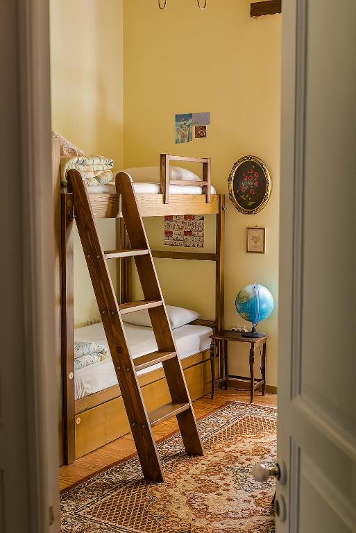 Номер (Спальное место на двухъярусной кровати в общем номере для мужчин и женщин) хостела Athens Quinta, Афины