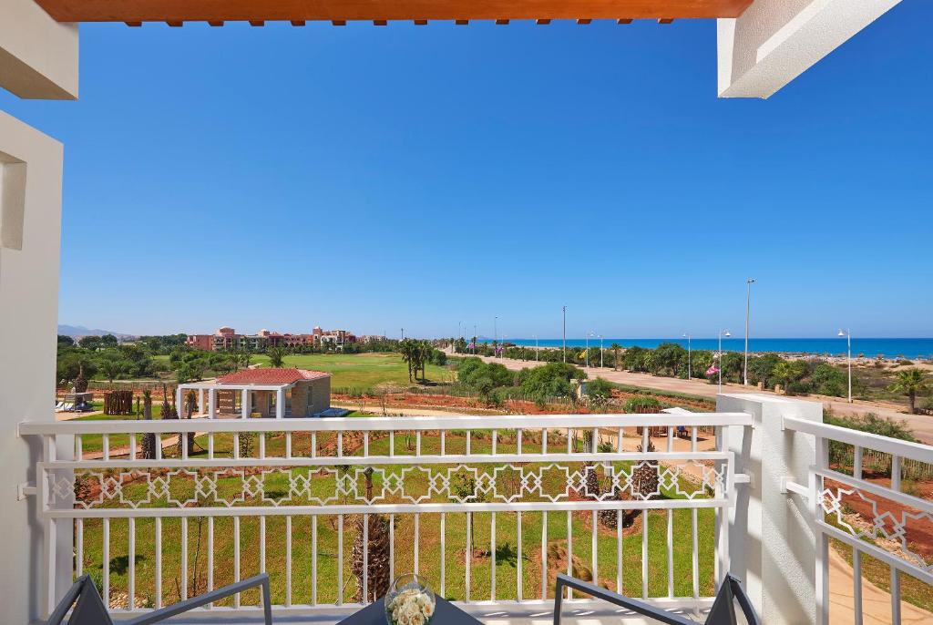 Сьюит (Полулюкс с балконом, вид на сад) отеля Melia Saidia Beach All Inclusive Resort, Саидия