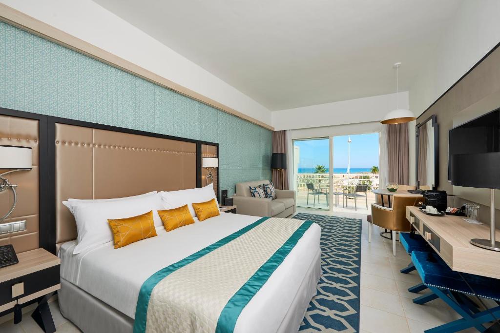 Сьюит (Полулюкс с видом на пляж) отеля Melia Saidia Beach All Inclusive Resort, Саидия