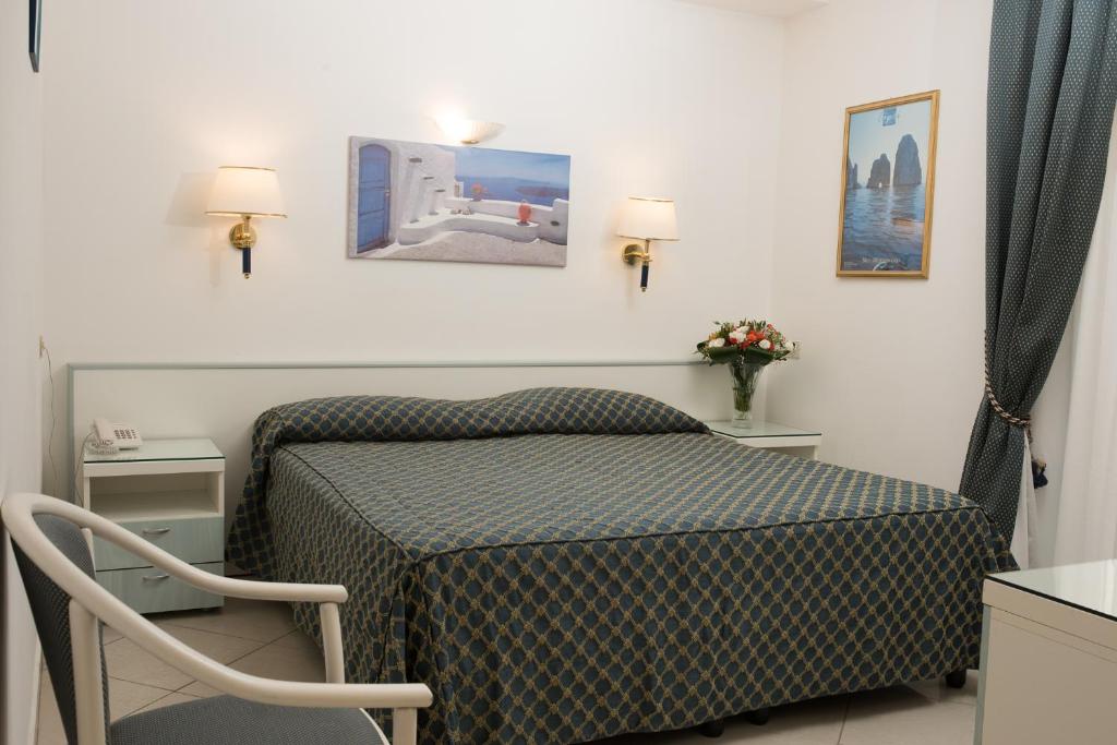 Двухместный (Стандартный двухместный номер с 1 кроватью) отеля Hotel Weber Ambassador, Капри