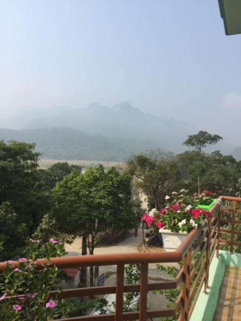 Четырехместный (Номер Делюкс с 2 кроватями размера «queen-size») хостела Mai Chau Mountains, Май Чау