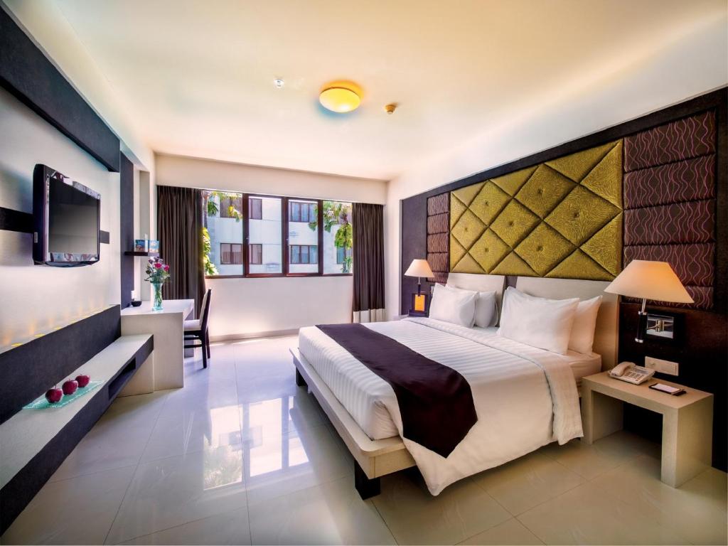 Двухместный (Улучшенный двухместный номер с 1 кроватью или 2 отдельными кроватями) отеля Aston Kuta Hotel and Residence, Кута