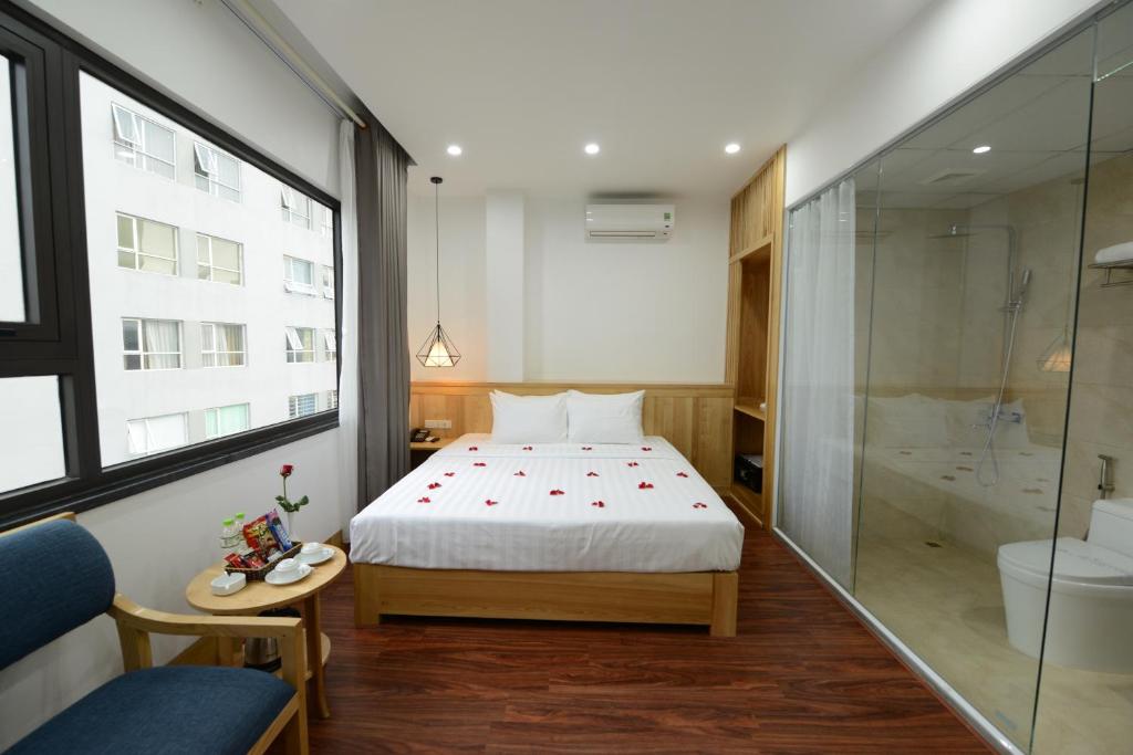 Двухместный (Люкс с 1 двуспальной кроватью или 2 отдельными кроватями) отеля Blue Hanoi Inn City Hotel, Ханой