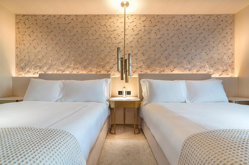 Двухместный (Улучшенный двухместный номер с кроватью размера «queen-size») курортного отеля Five Palm Jumeirah Dubai, Дубай