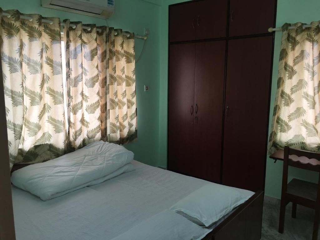 Одноместный (Одноместный номер с общей ванной комнатой) семейного отеля Nalanda Tulip, Калькутта
