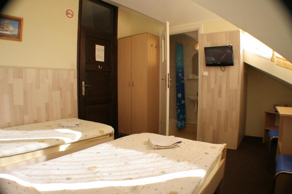 Двухместный (Стандартный двухместный номер с 1 кроватью или 2 отдельными кроватями) семейного отеля Bed & Breakfast Zeglarz, Гдыня