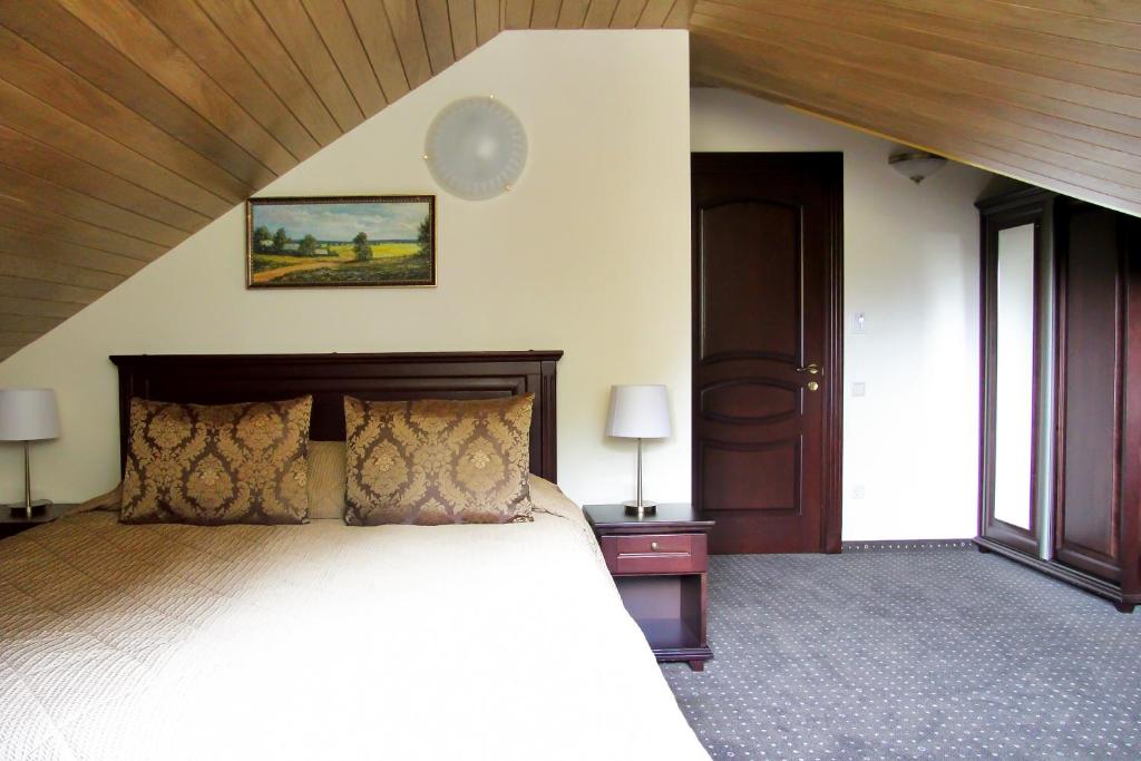 Двухместный (Улучшенный двухместный номер с 1 кроватью - Мансарда) отеля Pušynė, Бирштонас