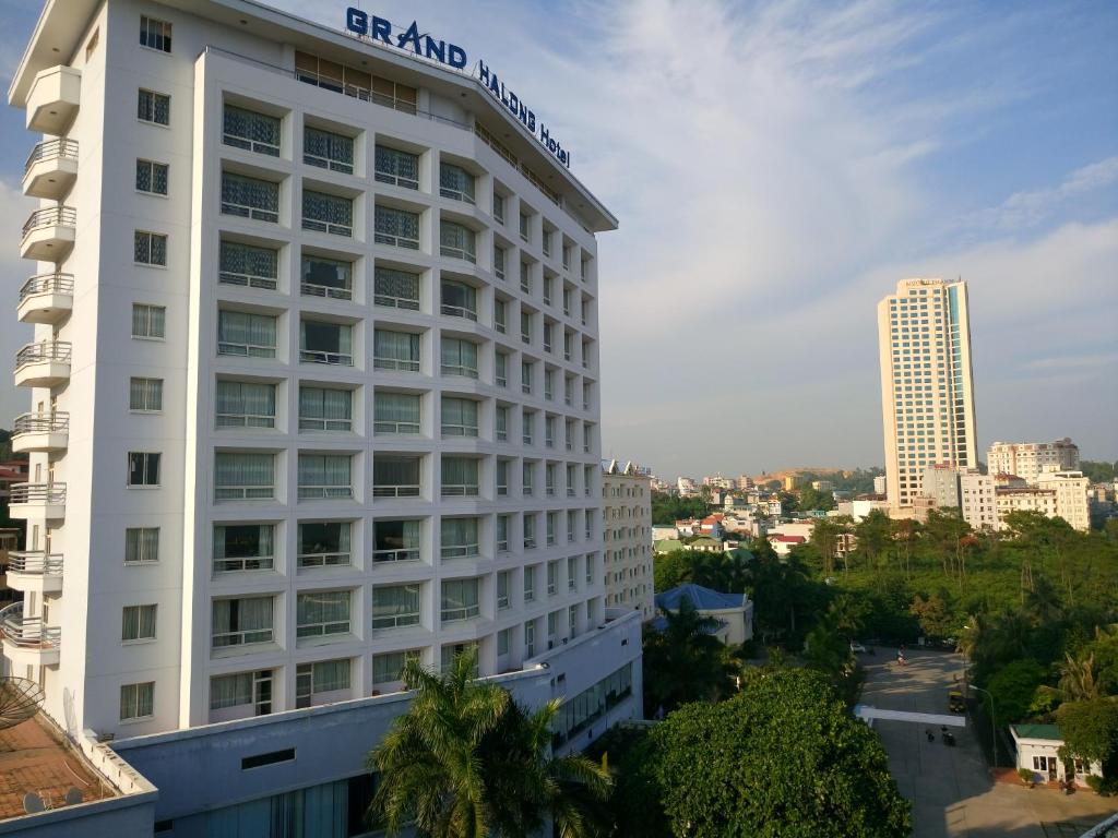 Отель Grand Ha Long Hotel, Халонг