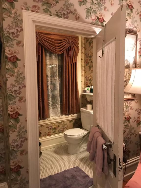 Двухместный (Queen Room with One Queen Bed, Private Bathroom and Garden View), The Gables Bed and Breakfast Philadelphia