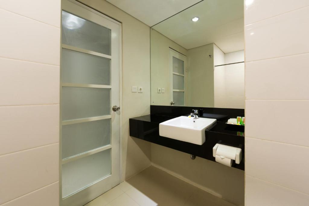 Двухместный (Специальное предложение - Улучшенный двухместный номер с 1 кроватью или 2 отдельными кроватями) отеля The Rinaya Canggu, Чангу